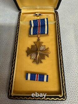 Cased WW2 US Army Air Corps Distinguished Flying Cross Medal Complete Set