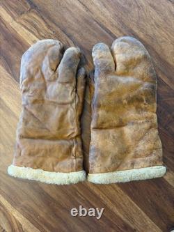 Original World War II U. S. Army Air Force (USAAF) Type A-9A winter flying gloves