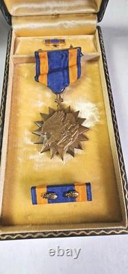 WW2 Army Air Medal Unnumbered Ribbon WWII Eagle Plus TWO Oak Leaves In Case