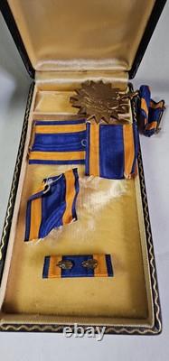 WW2 Army Air Medal Unnumbered Ribbon WWII Eagle Plus TWO Oak Leaves In Case