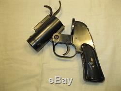 WW2 US Army/Army Air Corps CECV M-8 Pyrotechnic Flare Launcher withHolster/Flares