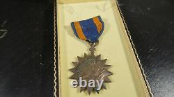 WWII ERA US Army Air Corps Force BOXED Air Medal Full Wrapped Brooch