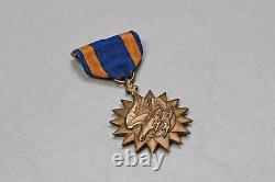 WWII U. S. ARMY AIR CORPS AIR MEDAL withWRAP BROACH NUMBERED