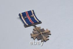 WWII U. S. ARMY AIR CORPS DISTINGUISHED FLYING CROSS with2 OLC IN CASE