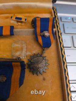 WW 2 US Army Air Medal Full Wrap Broach +Ribbon +Lapel Pin With Clusters in Case