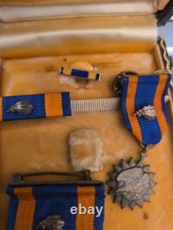 WW 2 US Army Air Medal Full Wrap Broach +Ribbon +Lapel Pin With Clusters in Case