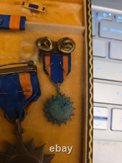 WW 2 US Army Air Medal Full Wrap Broach +Ribbon +Lapel Pin With Clusters in Case