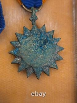 WW 2 US Army Air Medal Full Wrap Broach +Ribbon +Lapel Pin With Clusters in Case