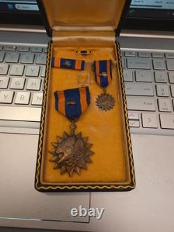 WW 2 US Army Air Medal Full Wrap Broach +Ribbon +Lapel Pin With Clusters in Case
