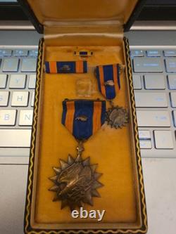 WW 2 US Army Air Medal Full Wrap Broach +Ribbon +Lapel Pin With Clusters in Case