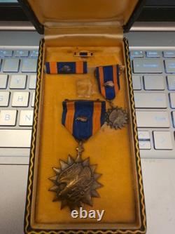 WW 2 US Army Air Medal Full Wrap Broach +Ribbon +Lapel Pin With Clusters in Case