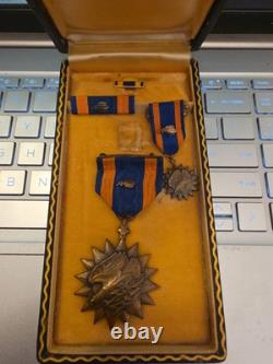 WW 2 US Army Air Medal Full Wrap Broach +Ribbon +Lapel Pin With Clusters in Case