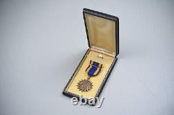 Wwii U. S. Army Air Corps Air Medal In Case Early Wrap Broach